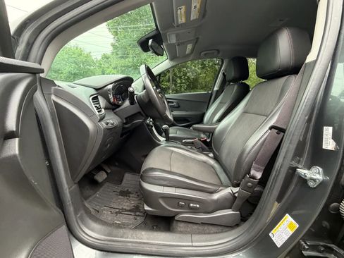 Used 2018 Chevrolet Trax LT w/ LT Convenience Package AWD/4WD image 16