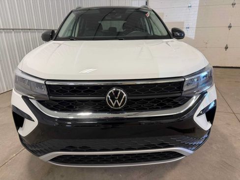 Certified 2023 Volkswagen Taos SE FWD image 3