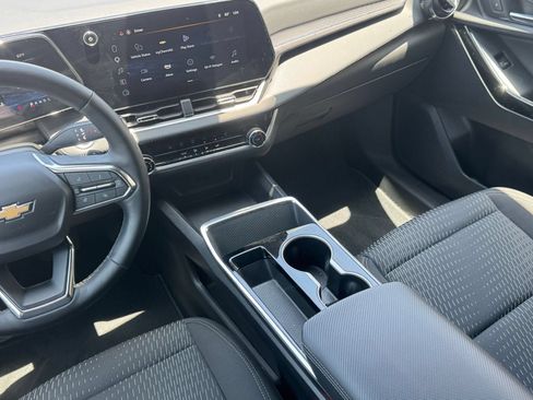 Used 2025 Chevrolet Equinox LT FWD image 40
