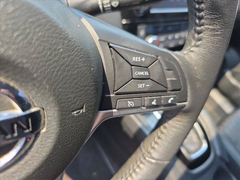 Used 2018 Nissan Rogue SV AWD/4WD image 19