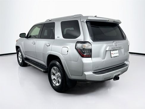 Used 2016 Toyota 4Runner SR5 Premium image 2