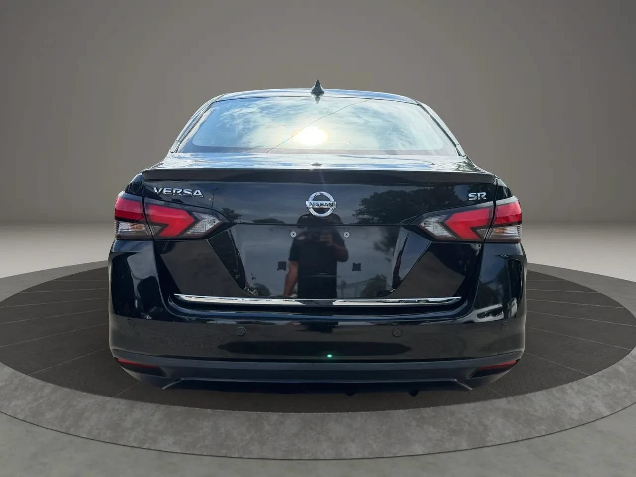 Used 2022 Nissan Versa SR w/ Electronics Package FWD image 6