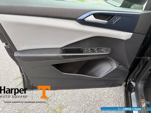 Used 2023 Volkswagen Taos SE w/ Panoramic Sunroof Package FWD image 20