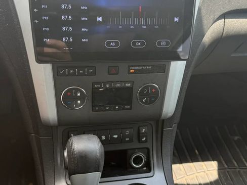 Used 2011 Chevrolet Traverse LT w/ Personal Connectivity Package FWD image 16