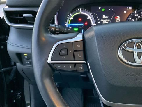 Used 2022 Toyota Highlander XLE AWD/4WD image 23