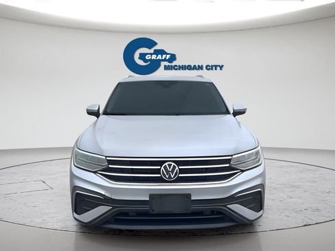 Used 2022 Volkswagen Tiguan SE w/ Panoramic Sunroof Package AWD/4WD image 9