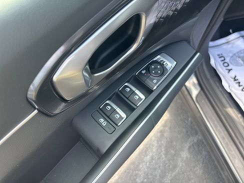 Used 2025 Kia Sorento S FWD image 10