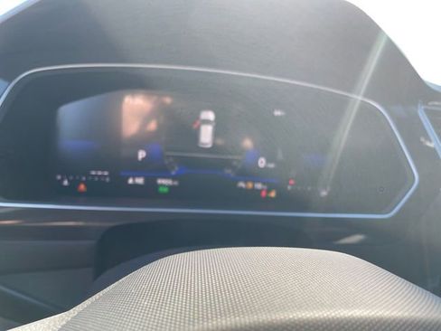 New 2024 Volkswagen Tiguan SE R-Line image 21