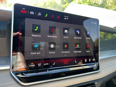 New 2026 Volkswagen Tiguan SE R-Line FWD image 27