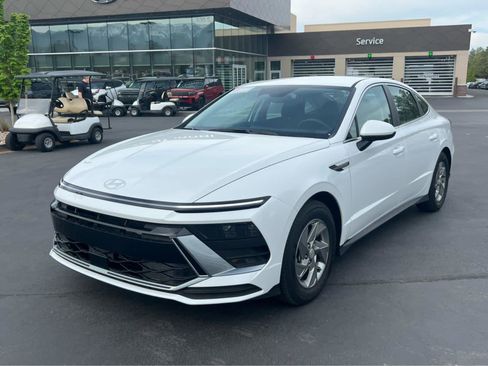 New 2026 Hyundai Sonata SE FWD image 2