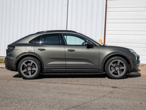 Used 2025 Porsche Macan Electric image 7