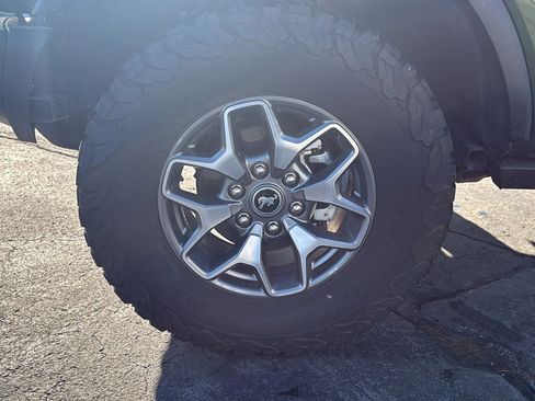 Used 2022 Ford Bronco Badlands image 9