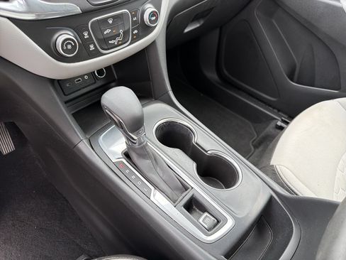 Used 2020 Chevrolet Equinox LS FWD image 30