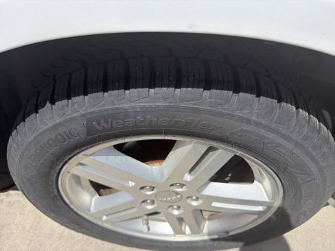 Used 2013 Dodge Avenger SE FWD image 10