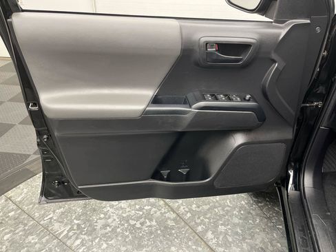 Used 2022 Toyota Tacoma SR AWD/4WD image 6