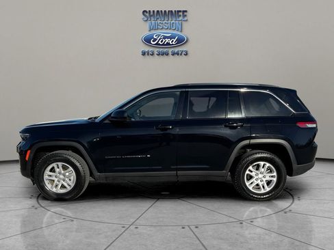 Used 2023 Jeep Grand Cherokee Laredo image 5