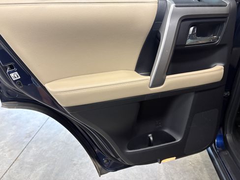 Certified 2020 Toyota 4Runner SR5 AWD/4WD image 9