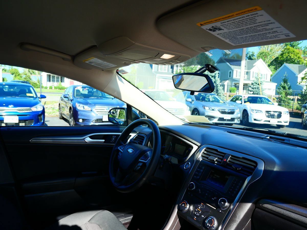 Used 2017 Ford Fusion SE FWD image 26