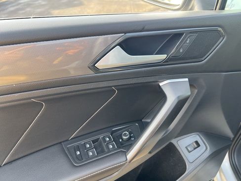 Used 2023 Volkswagen Tiguan SE image 9