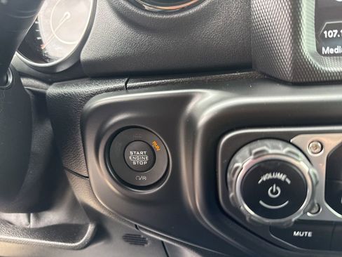Used 2021 Jeep Wrangler Unlimited Sahara AWD/4WD image 16