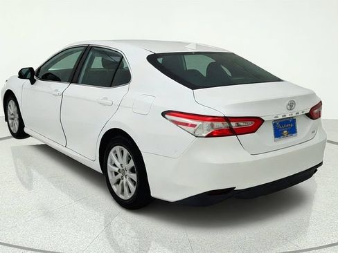Used 2019 Toyota Camry LE FWD image 5