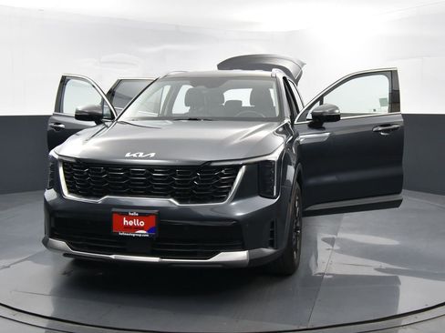 Used 2024 Kia Sorento S image 37