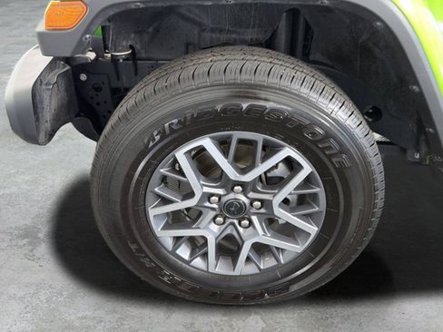Used 2026 Jeep Wrangler Unlimited Sahara AWD/4WD image 35