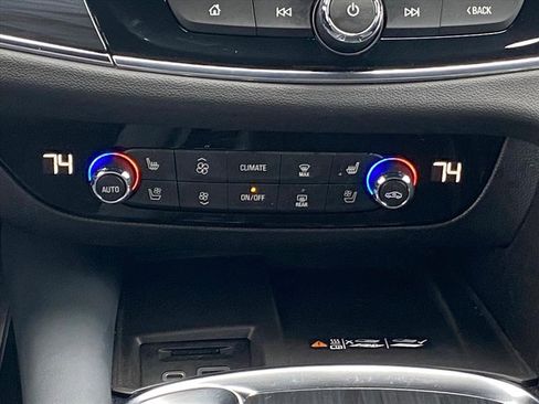 Used 2024 Buick Enclave Premium image 11