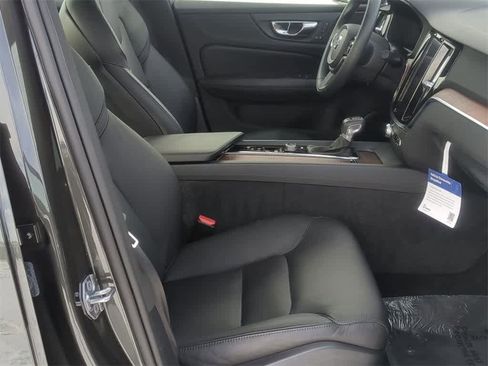 Used 2019 Volvo S60 T6 Momentum w/ Premium Package image 20