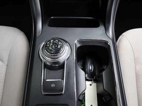 Used 2020 Ford Fusion SE w/ Equipment Group 151A FWD image 20