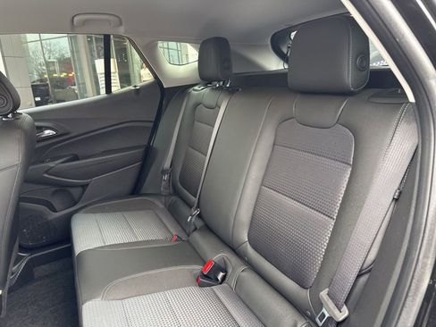 Used 2025 Chevrolet Trax LT image 17