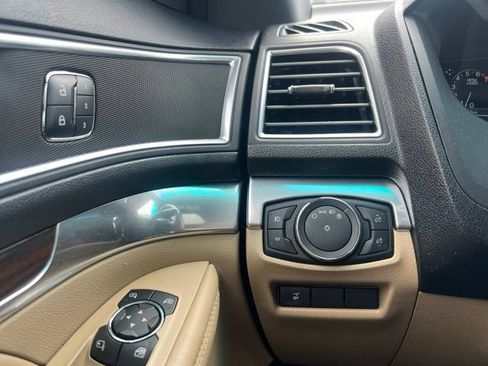 Used 2016 Ford Explorer Limited w/ Equipment Group 301A FWD image 21
