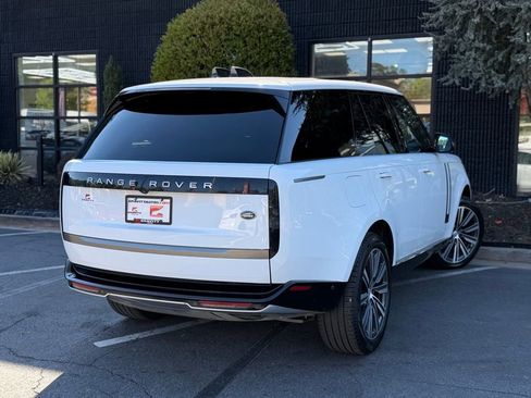 Used 2023 Land Rover Range Rover SE image 12