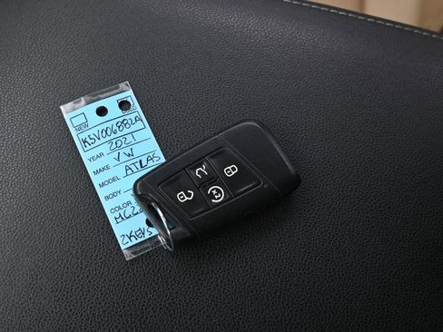 Used 2021 Volkswagen Atlas Cross Sport SE w/ Panoramic Sunroof Package image 21