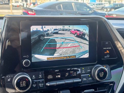 Certified 2024 Toyota Highlander XLE FWD image 26