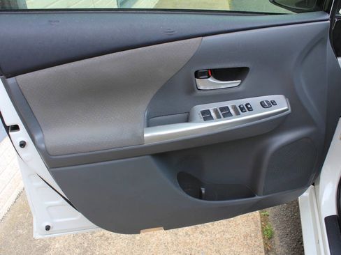 Used 2013 Toyota Prius V Two FWD image 12