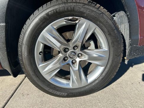 Used 2017 Toyota Highlander Limited image 9