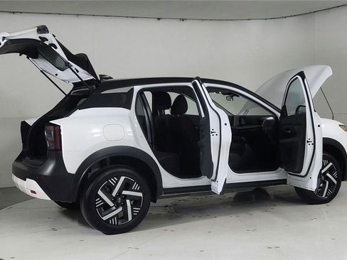 Used 2025 Nissan Kicks SV image 13