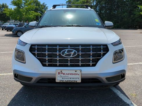 Used 2025 Hyundai Venue SEL FWD image 9
