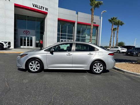 Used 2025 Toyota Corolla LE FWD image 2