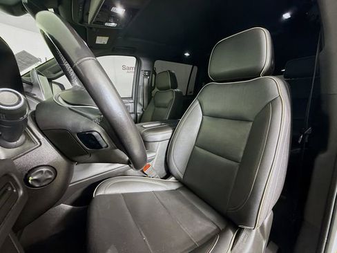 Used 2022 GMC Yukon XL SLT w/ SLT Premium Package image 25