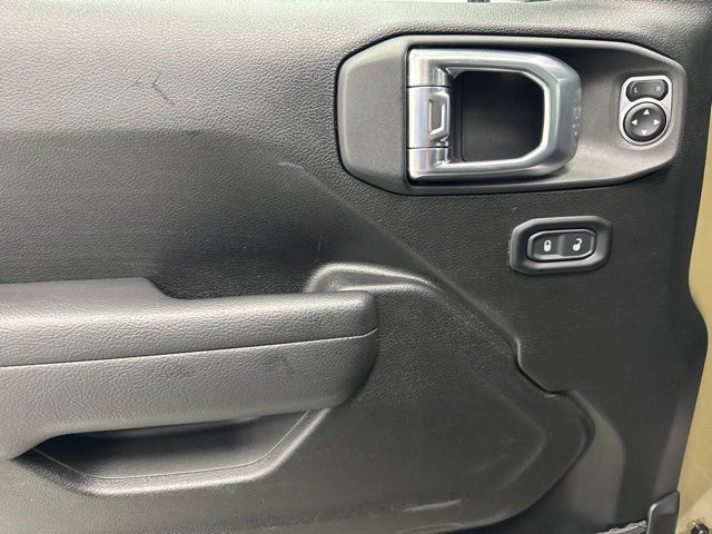 Used 2026 Jeep Gladiator Mojave AWD/4WD image 9