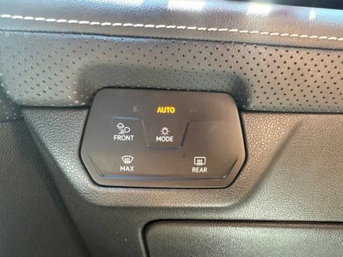 Used 2024 Volkswagen Atlas Cross Sport SE AWD/4WD image 11