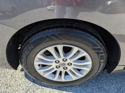 Used 2012 Toyota Sienna Limited image 6