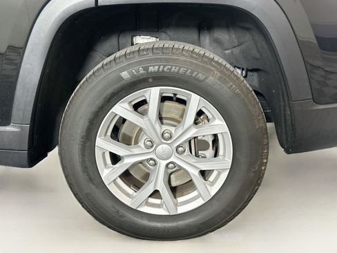 Used 2023 Jeep Grand Cherokee L Limited w/ Trailer Tow Group (B) AWD/4WD image 11