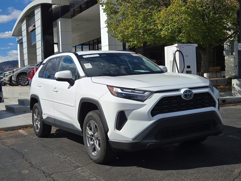 Used 2024 Toyota RAV4 LE AWD/4WD image 3
