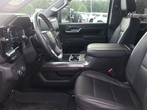 Used 2024 Chevrolet Silverado 2500 LTZ w/ LTZ Convenience Package AWD/4WD image 18