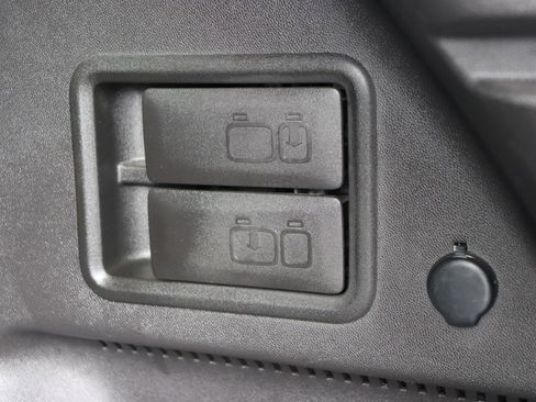 Used 2024 GMC Terrain SLT image 53