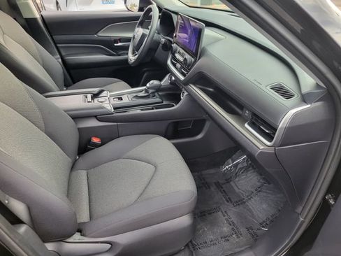 Used 2025 Toyota Grand Highlander FWD image 18