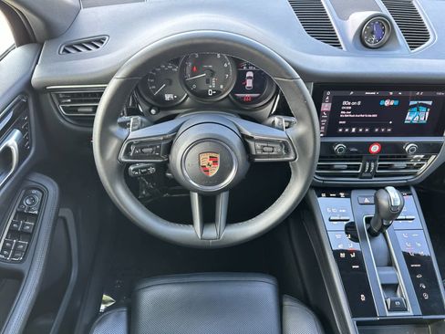 Certified 2025 Porsche Macan AWD/4WD image 15